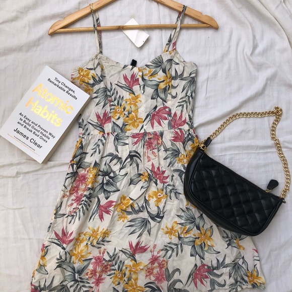 H&M dress with tag - Picture 2 of 2